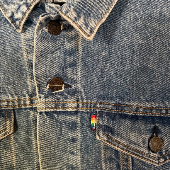 Levi's Blue Denim Jacket with Multicolor Print - Picture 3 of 7